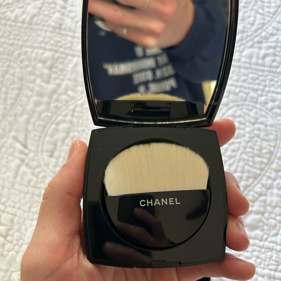 New in Box Chanel POUDRE LUMIÈRE Highlighting Powder Ivory Gold - Picture 6 of 8